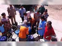 Tempuh Jarak 0,5 Kilometer Demi Air Bersih