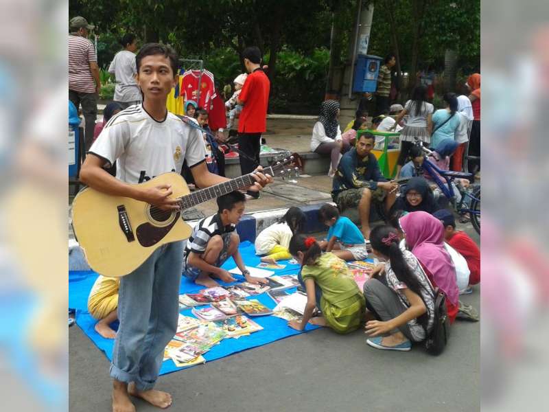 Pancing Gairah Baca dengan Musik  dan Boneka