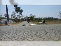 Bungkusan Mori, Kendil, dan Bunga Tujuh Rupa di Tengah Jalan Gegerkan Warga 