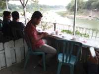 Menikmati Secangkir Kopi di Tepian Bengawan Solo 