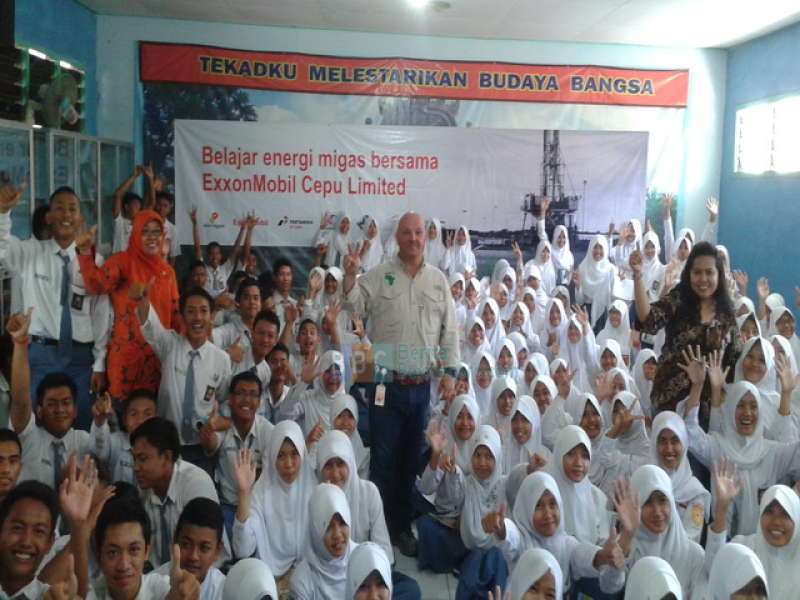 SMA Kalitidu Belajar Migas Bersama EMCL