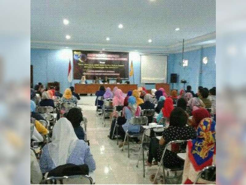 Ratusan Mahasiswa Ikuti Seminar Kebudayaan di IKIP PGRI Bojonegoro 