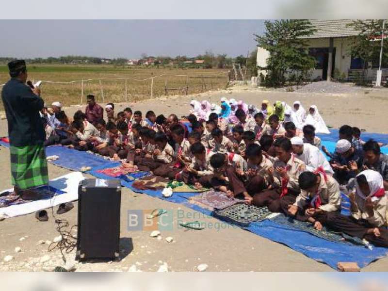 Minta Hujan, Siswa SMP Insan Permata Lakukan Salat Istisqa