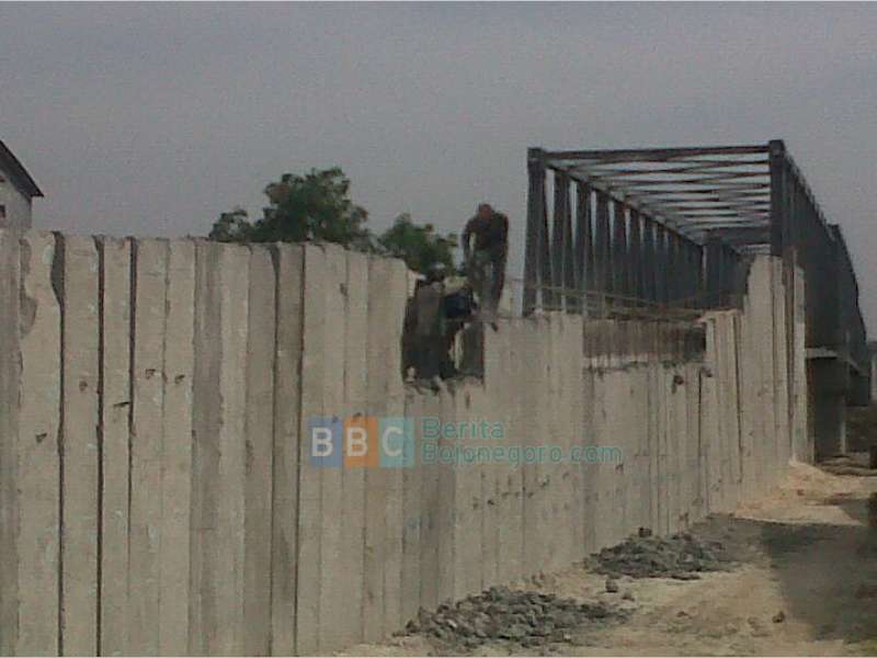 Pemancangan Jalan Masuk Jembatan Padangan-Kasiman Mulai Rampung