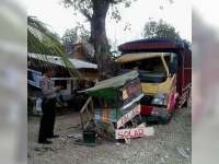 Ngantuk, Sopir Truk Tabrak Pohon Sono