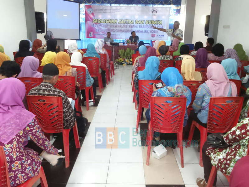 Agar Bahasa Jawa Tak Punah, Menulis Sastra