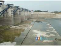 Debit Air Bengawan Kecil, Pintu Dibuka Satu