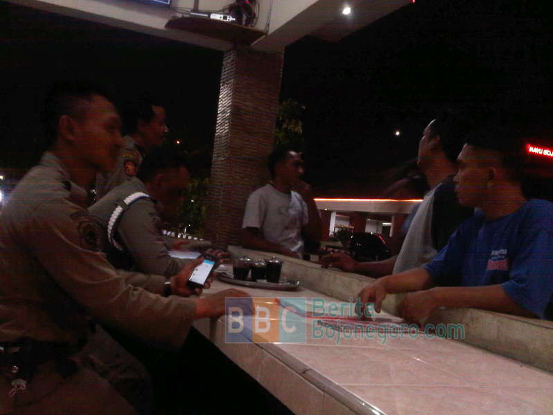 Satpol PP Buyarkan Aktivitas Eks PKL Alun-Alun