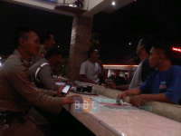 Satpol PP Buyarkan Aktivitas Eks PKL Alun-Alun