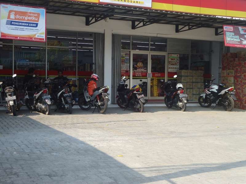 November, Satpol PP Segel Lima Minimarket Bodong