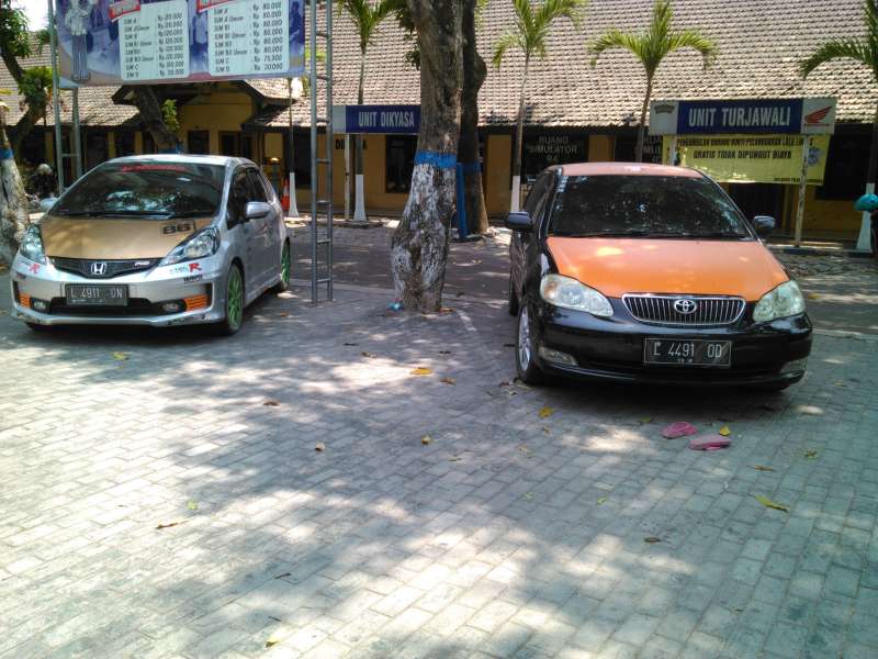 Dua Mobil Nopol Palsu Mangkrak di Satlantas 