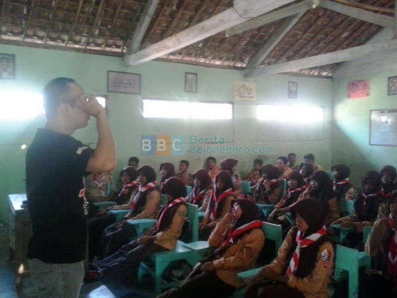 Puluhan Anggota Pramuka SMK Taruna Balen Jalani Hipnoterapi
