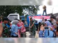 Yayasan Alumni SMPP Bersama Kodim 0813 Salurkan Bantuan Air Bersih