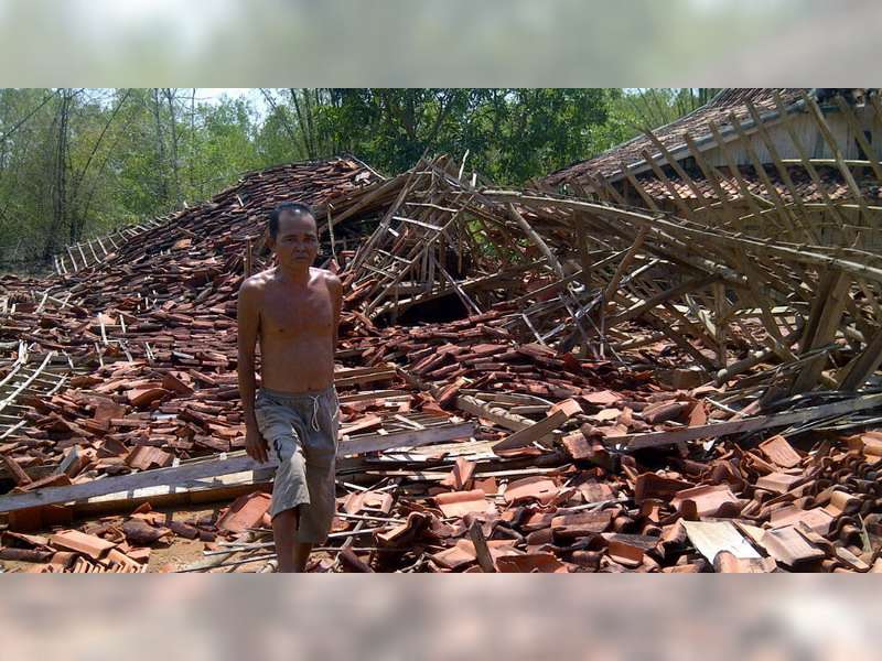 Dua Rumah di Ngasem Roboh Diterjang Angin Kencang 