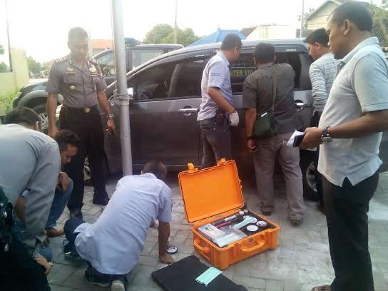 Parkir Mobil di Pinggir Jalan, Barang Berharga di Dalamnya Disatroni Maling