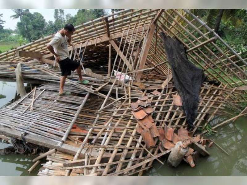 Kembali, Puting Beliung Robohkan Satu Rumah di Ngambon