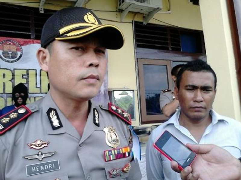Massa Serang Polisi, Seorang Warga Kena Tembak