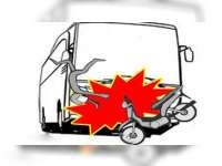 Bus Senggol Gadis Naik Motor, Kondektur Dihajar Warga