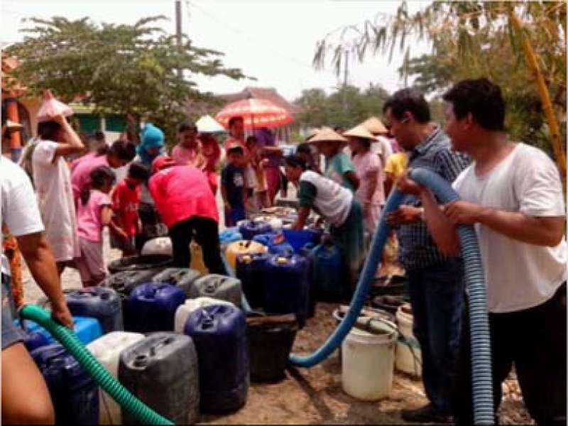 Lembaga Sobat Bumi Sumbang 30 Ribu Liter  Air Bersih di 4 Desa