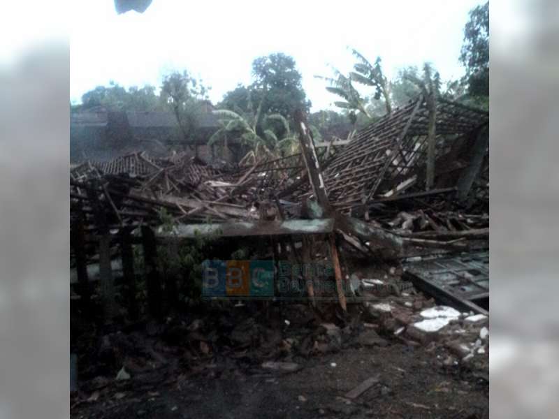 4 Rumah, Gudang dan Kandang Rusak Diterjang Angin Kencang