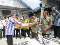 Pemkab Bojonegoro Bagikan Bantuan 35 Unit Transplanter
