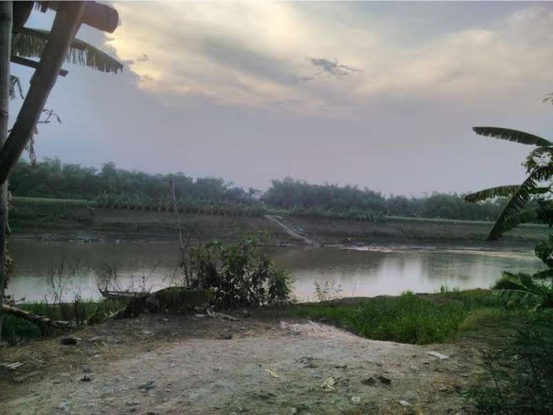 Panorama Menjelang Petang di Tepi Bengawan Solo