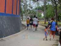 Asyiknya Jogging Mengelilingi Stadion Letjen Sudirman