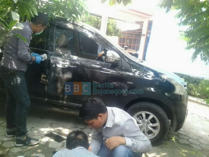 Pecah Kaca Mobil, Pencuri Gondol Uang 30 Juta