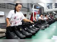 Pabrik Sepatu di Kanor Mulai Beroperasi