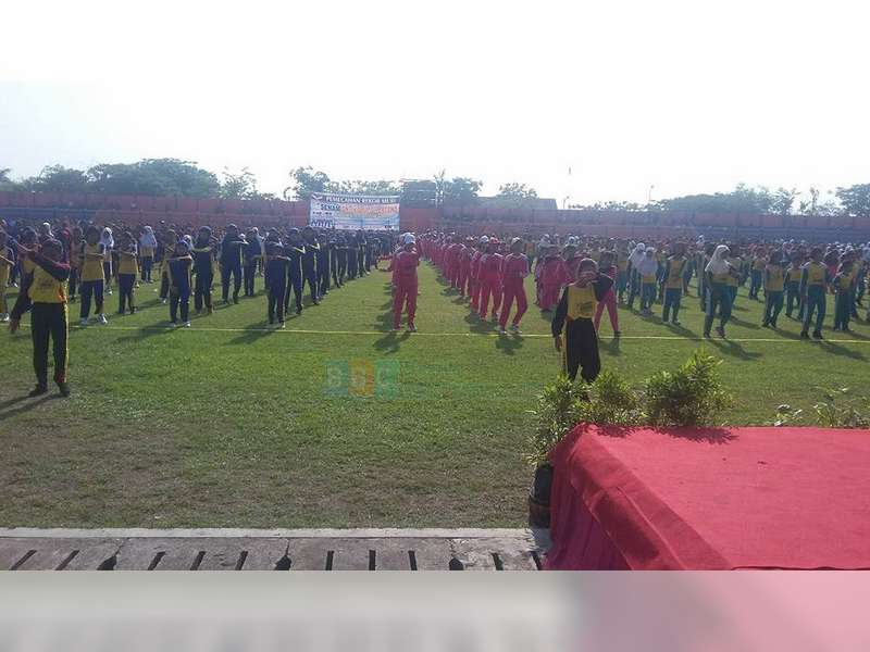 Ribuan Siswa SD Banjiri Lapangan Stadion Letjen Sudirman