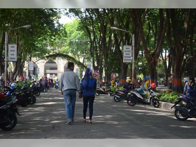 Berjangkit Pacaran di Ruang Publik