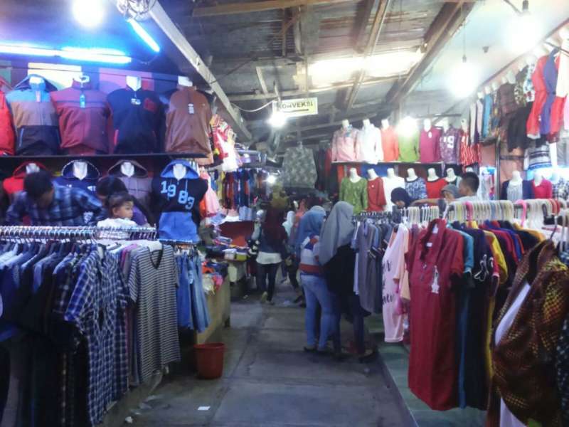 Pembeli Pakaian di Pasar Kota Semakin Sepi