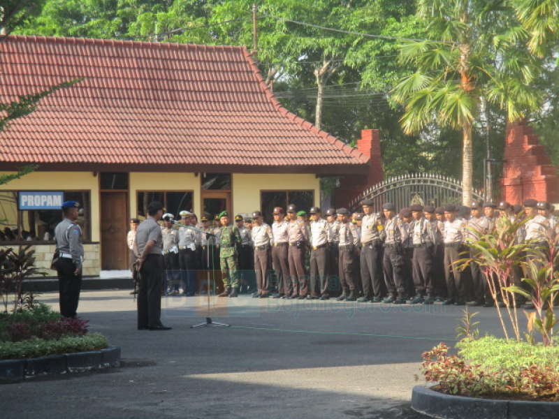 Polisi Harus Jadi Teladan Masyarakat