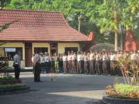 Polisi Harus Jadi Teladan Masyarakat