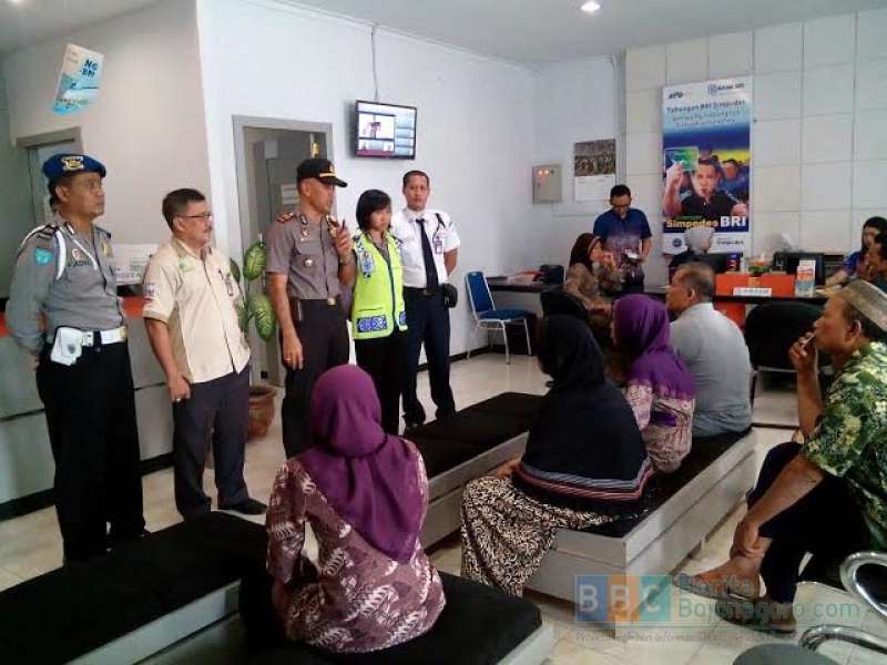 Antisipasi 3C, Kapolsek Kalitidu Imbau Masyarakat Pentingnya Melindungi Diri