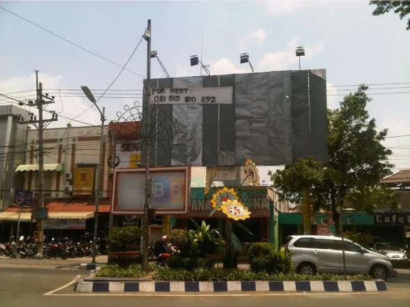 Meski Kosong, Papan Reklame Dekat Adipura Sudah Dibayar Pajaknya