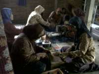 Mengolah Bonggol Pisang Menjadi Camilan Kerupuk yang Enak