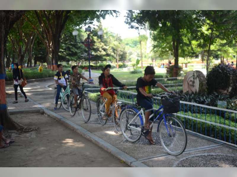 Refreshing Bersepeda di Alun-Alun
