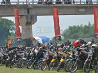 Ribuan Penggemar RX KING Banjiri Bendung Gerak