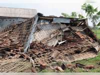 Angin Kencang Robohkan 5 Rumah di Kanor dan Balen