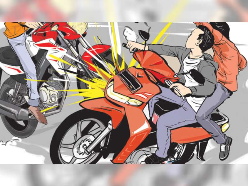 Kurang Hati-hati, Suzuki Satria hantam Honda Beat