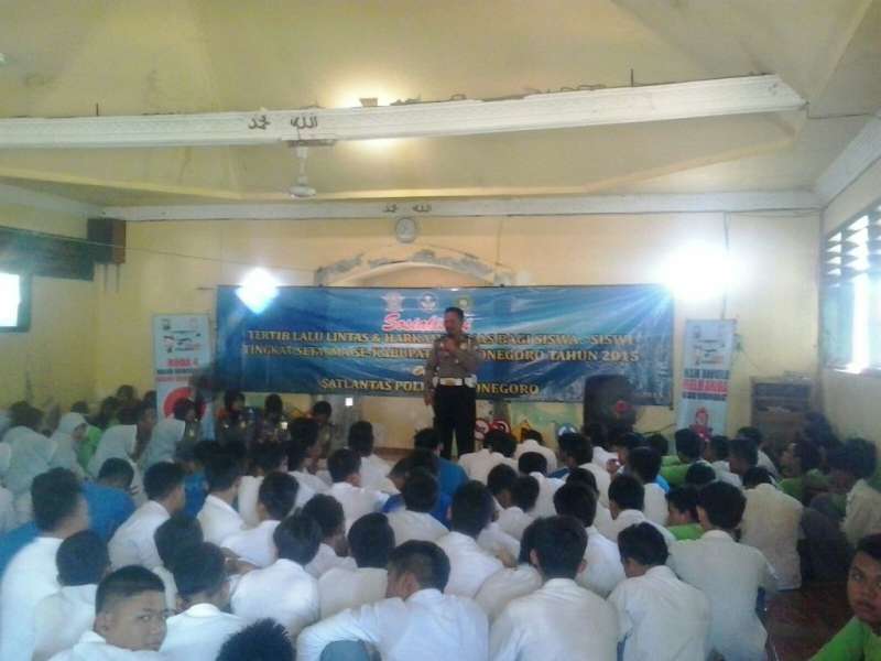 Satlantas Sambangi MA Al-Khoiriyah dan MA Islamiyah Balen