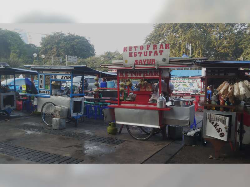 Pedagang Kaki Lima Hengkang dari Terminal Rajekwesi