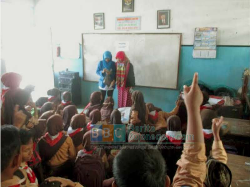 Asah Bakat Menulis Sejak Dini, SD Islam Nabawi Kedungadem Belajar Jurnalistik