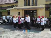 Peringati Hari Anti Korupsi, Kejari Bagi-Bagikan Stiker