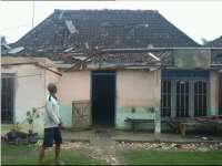 Angin Kencang Terjang 3 Desa di Sumberrejo, 2 Kandang Ayam Roboh dan Ratusan Rumah Rusak