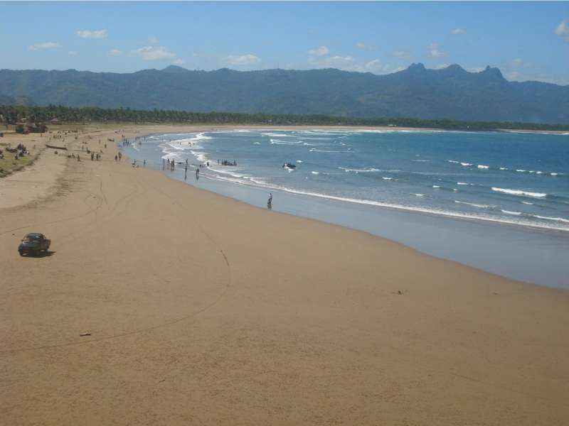 Memanjakan Mata, Menikmati Indahnya Pantai Teleng Pacitan 