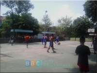 Melihat Aktivitas Olahraga Basket di Alun-Alun