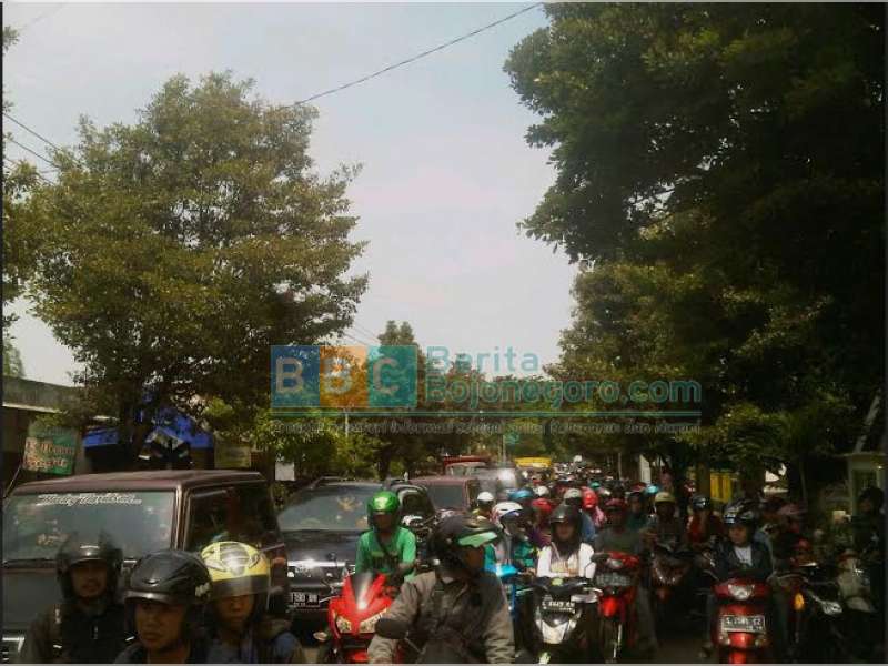 Antre Panjang Demi Keselamatan