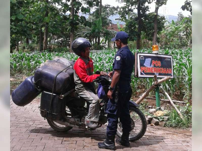 TNI dan Satpol PP Kawal Penertiban Perengkek Sumur Minyak Tua 